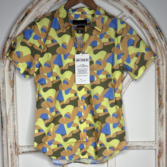 Wildfang Tops - Wildfang Pop Art THE ESSENTIAL BUTTON UP Shirt,
Women's Size Small NWT